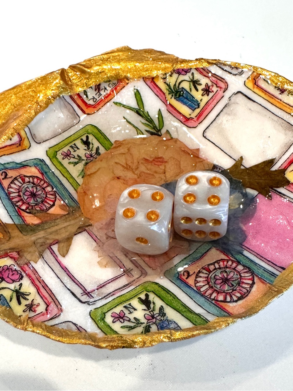 Mahjong Dice Dish - Clamshell with pressed flowers and dice